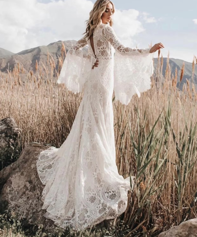 Fit and Flare Boho Style Brautkleid Dilara mit Flare Ärmel und Spitze