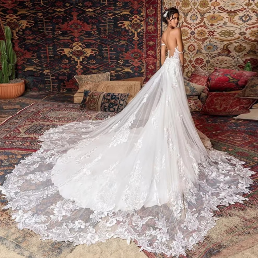 Schulterfreies 2in1 Luxus Brautkleid Dorina mit Lingerie Oberteil Spitze und Schleppe