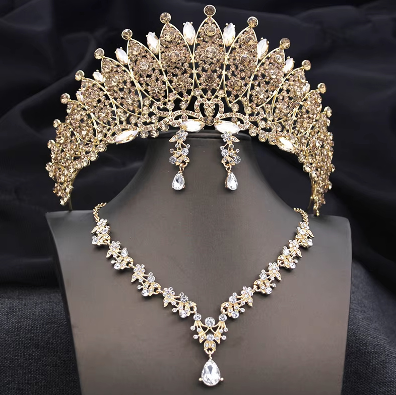 Brautschmuck Set Dyrken Tiara Halskette und Ohrringe im Set Gold