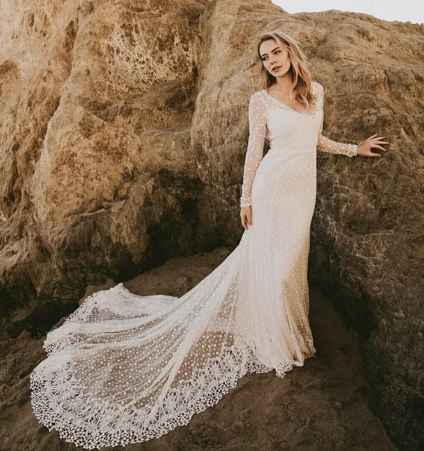 Fit and Flare Boho Langarm Brautkleid Elke aus Spitze und Schleppe 