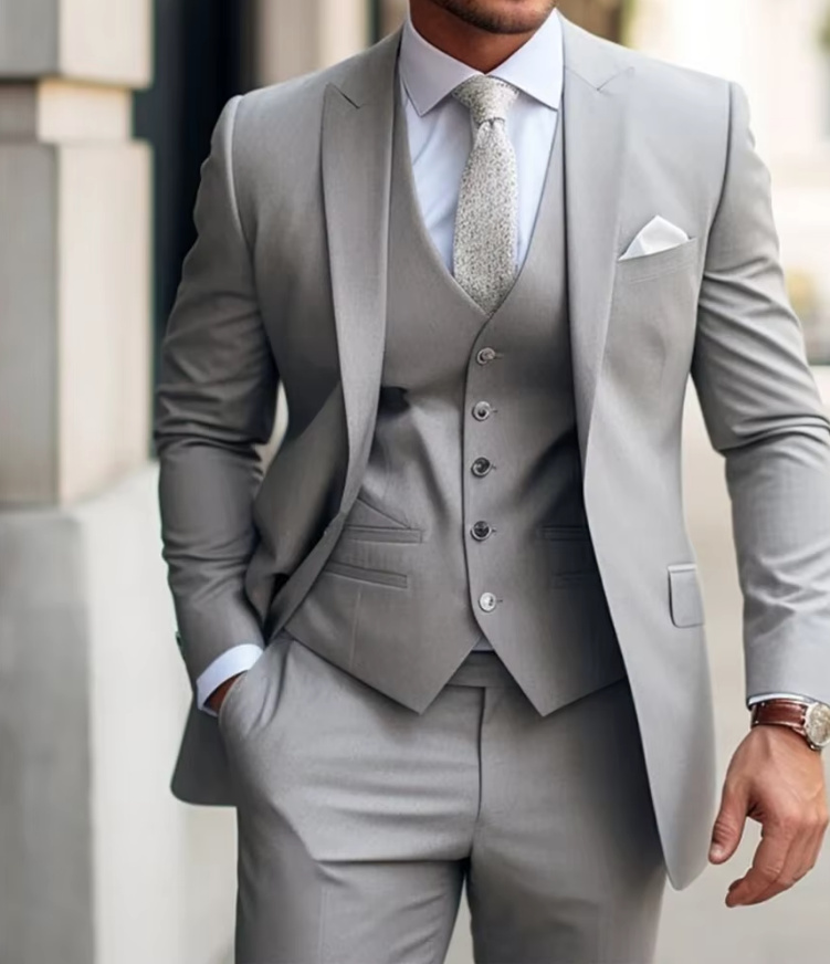 Slim Fit Hochzeitsanzug für den Bräutigam in Silber Dreiteilig mit Weste