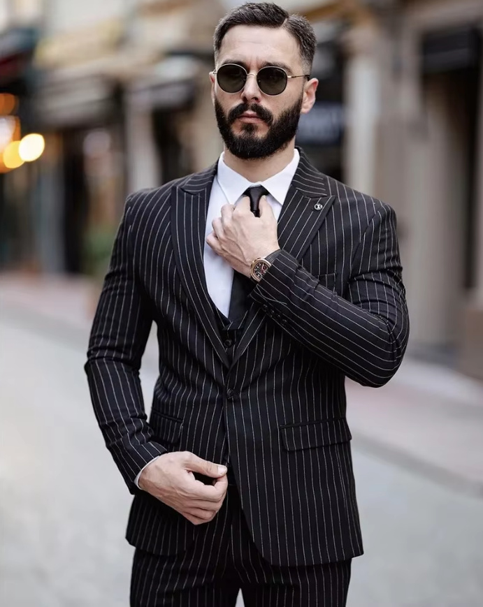 Nadelstreifen Hochzeitsanzug Adrian für den Bräutigam in Schwarz Dreiteilig mit Weste