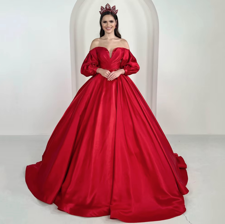 Schulterfreies Langarm Prinzessin Brautkleid Caylee mit Schleppe in Rot