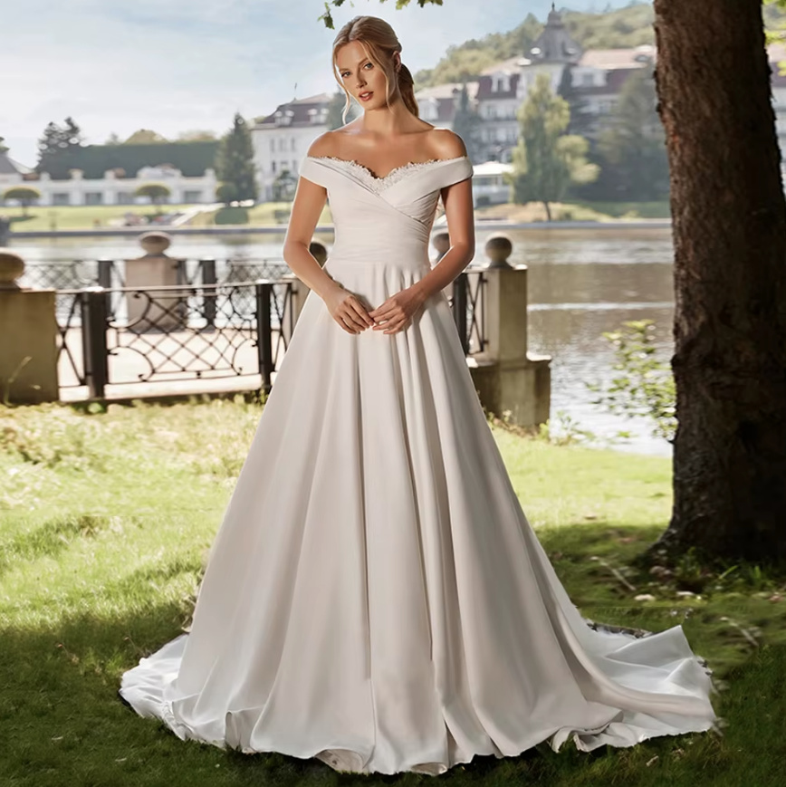 Schulterfreies A Linie Satin Brautkleid Charleen mit Schleppe