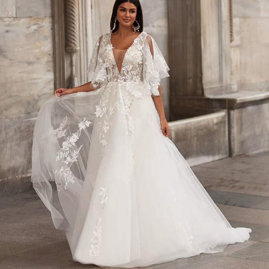 A Linie Brautkleid Cecilia mit V Ausschnitt Blumen Spitze und Flare Ärmel