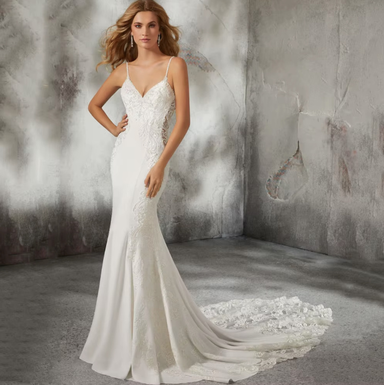 Spaghettiträger Fit and Flare Brautkleid Cleo mit Spitze und Schleppe Rückenfrei