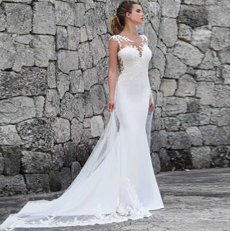 Fit and Flare Brautkleid Annkathrin mit Schleppe und Illusion Ausschnitt