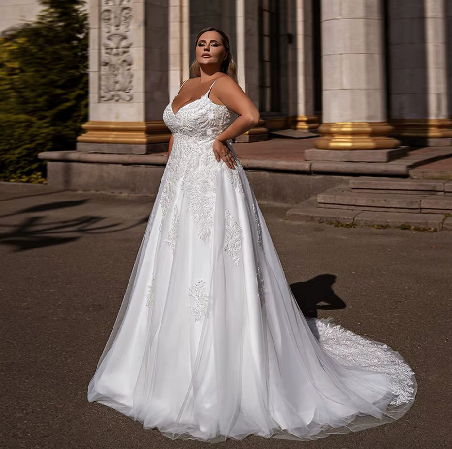 Empire Brautkleid 2025 Catharina mit Spaghettiträger Spitze und Schleppe