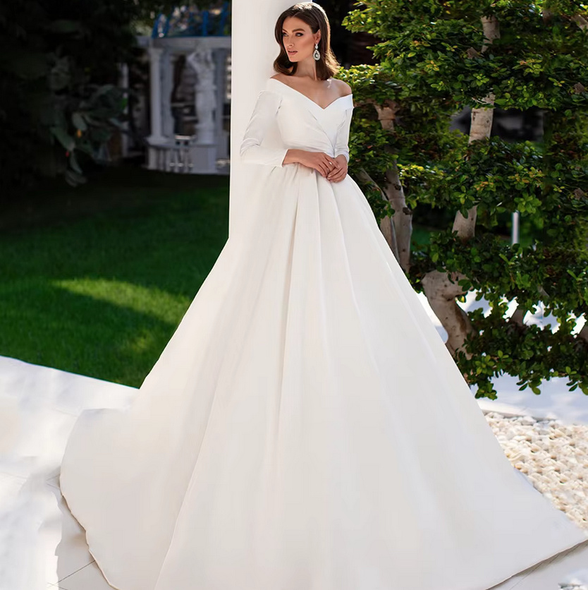 A Linie Clean Chic Satin Brautkleid 2025 Domenica mit Schleppe Schulterfrei