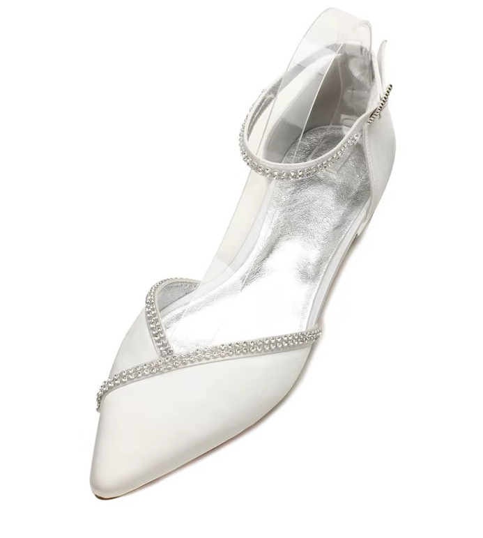 Flache Satin Brautschuhe Delinda mit Knöchelriemen und Strass Steine 