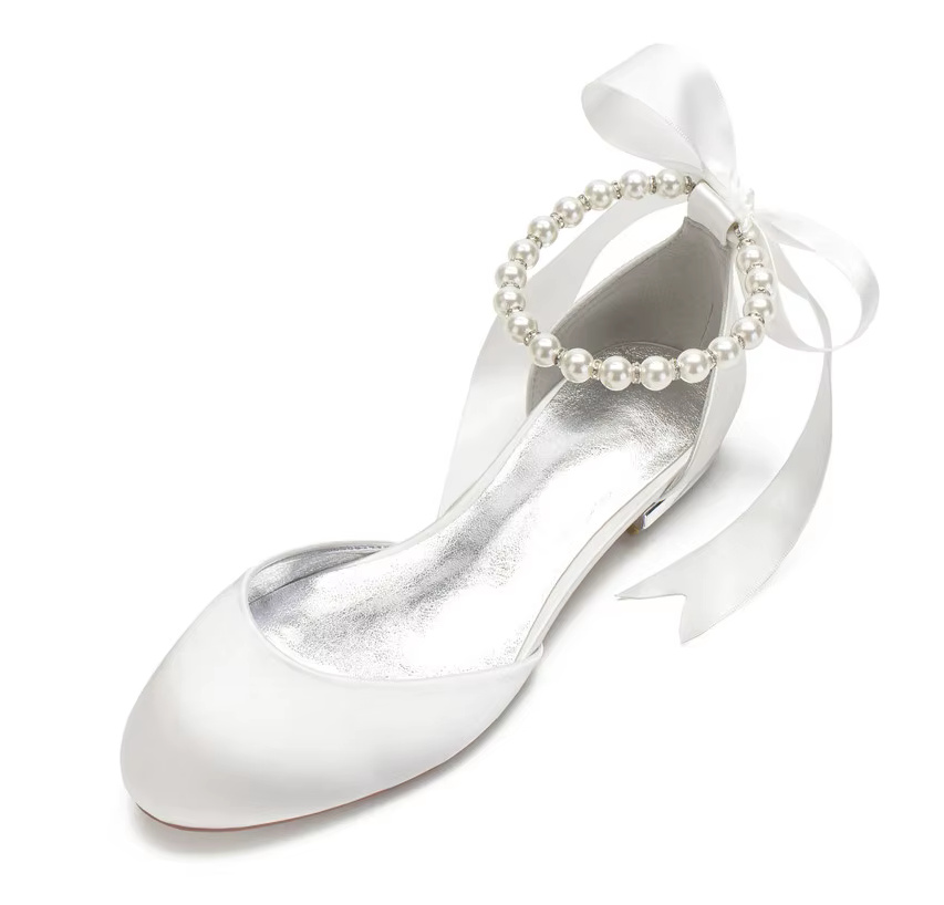Flache Braut Ballerinas in Weiß mit Perlen Knöchelriemen