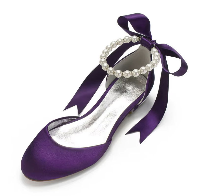 Flache Braut Ballerinas in Dunkellila mit Perlen Knöchelriemen