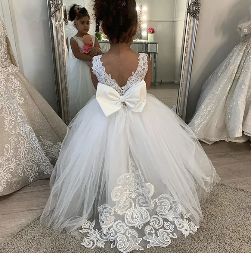 Weißes Tüll Blumenmädchenkleid mit Schleife und Spitze